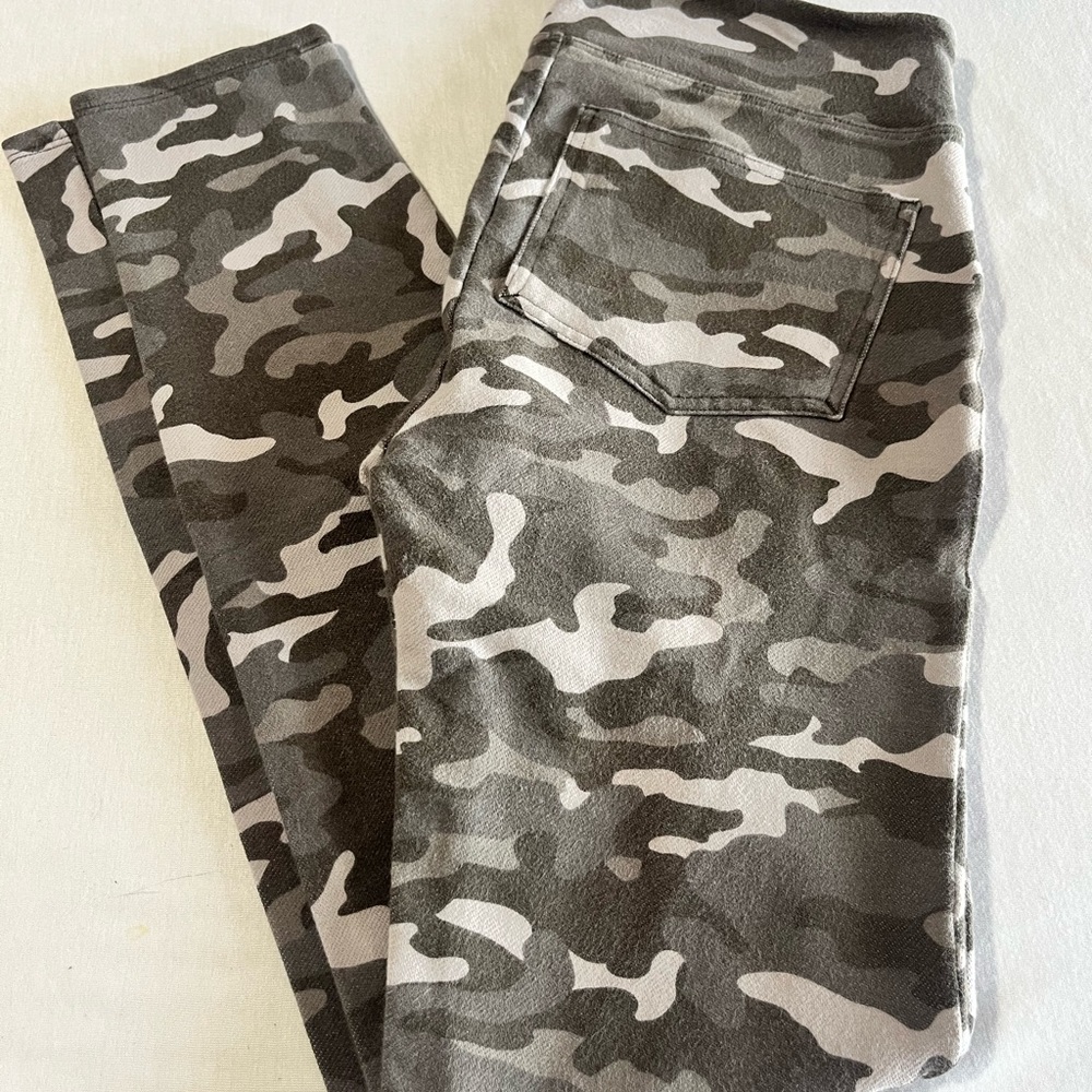 Assets By Spanx Gray Camo Women's Jeggings M
